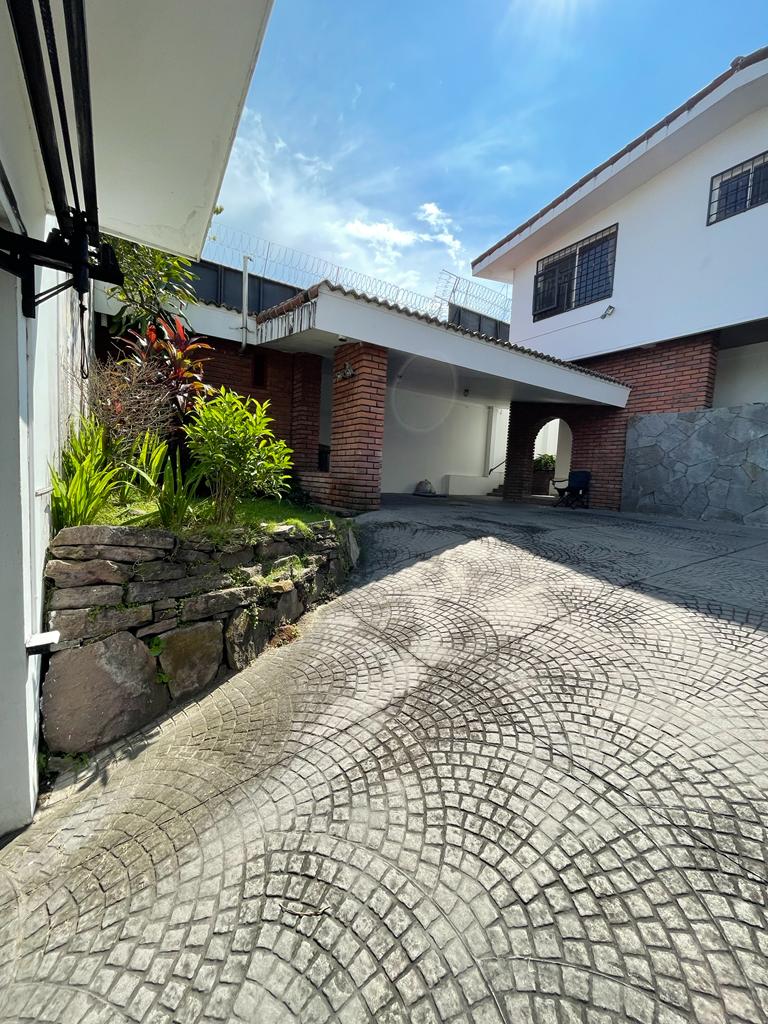 Casa en Colonia San Benito recién renovada en venta TodoCalculado