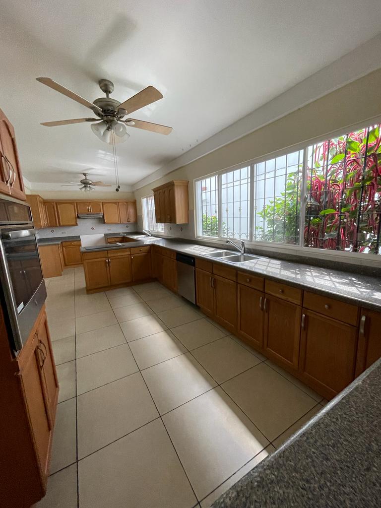 Casa en Colonia San Benito recién renovada en venta TodoCalculado